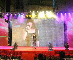 深圳舞台搭建演出中最重要的是舞台灯光设备